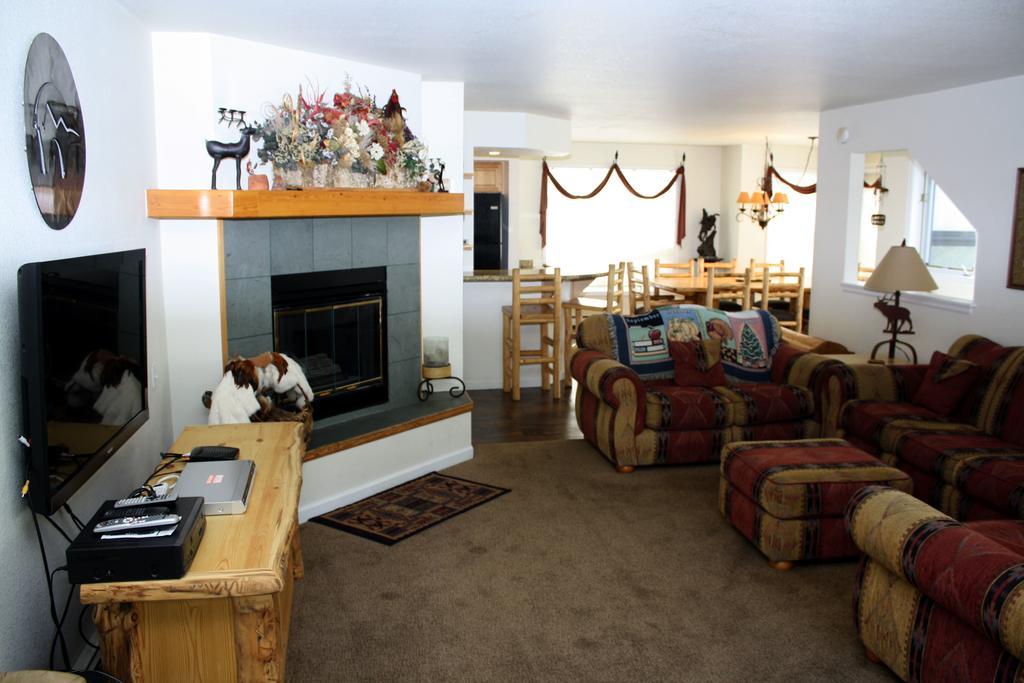 Pinecreek #I - 4 Bedroom - Private Hot Tub - Close To Town - Shuttle To Slopes Breckenridge Room photo